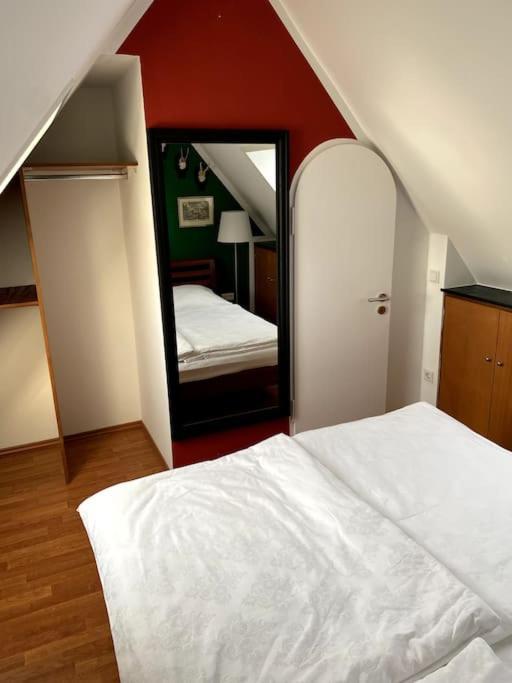 Super Zentral Begehrte Wohnlage Parkplatz Vor Haus Apartment Nuremberg Ngoại thất bức ảnh