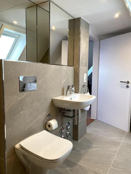 Super Zentral Begehrte Wohnlage Parkplatz Vor Haus Apartment Nuremberg Ngoại thất bức ảnh